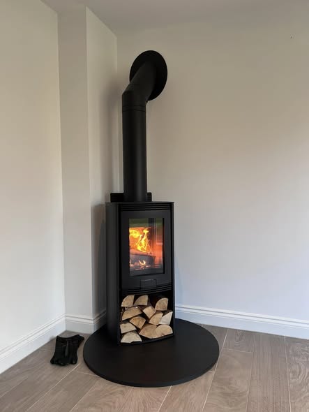 Di Lusso R4 Euro Stove with Teardrop Slate Hearth