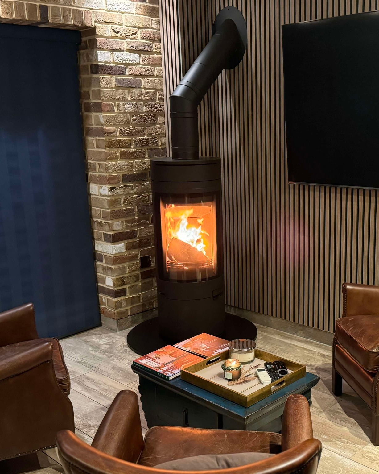 Di Lusso R4 Euro Stove with Teardrop Slate Hearth