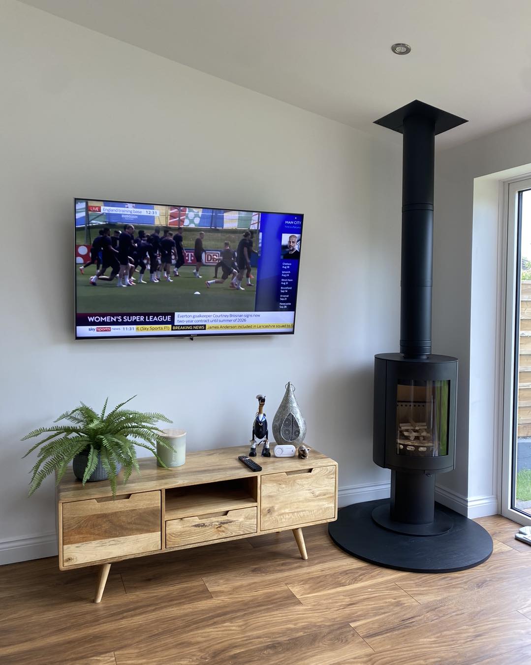 Medium Tinderbox Stove with False Chimney Breast in Amble