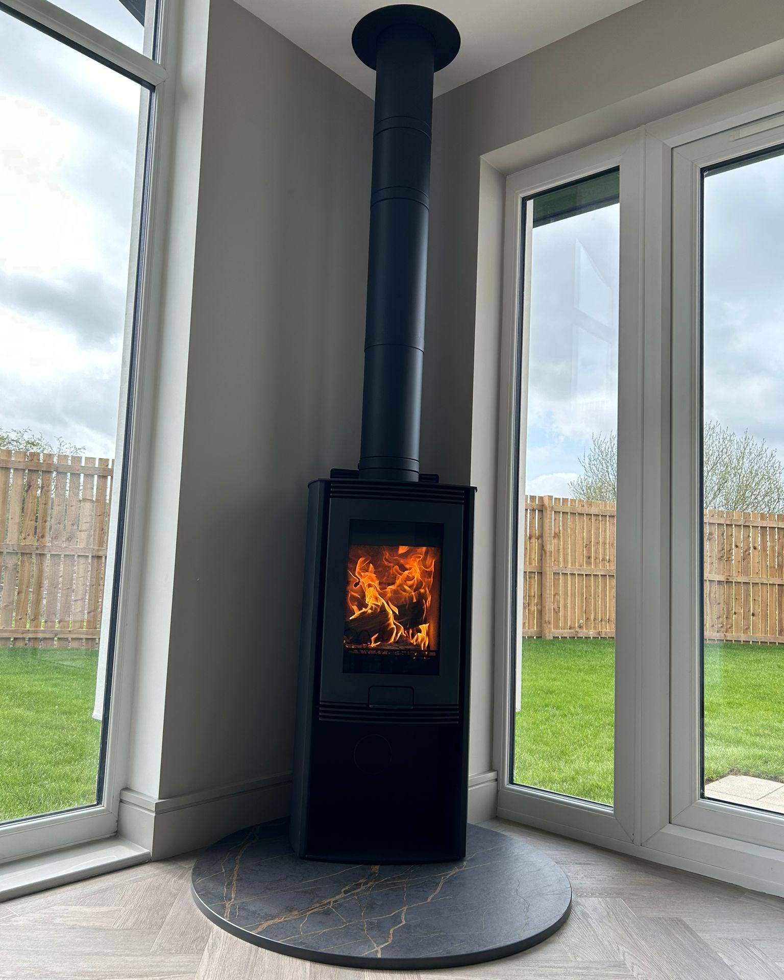 Di Lusso R4 Euro with Dekton Teardrop Hearth in Burnopfield