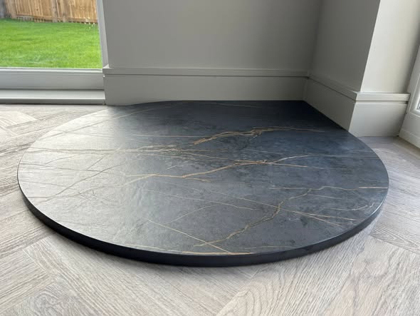 Di Lusso R4 Euro with Dekton Teardrop Hearth in Burnopfield