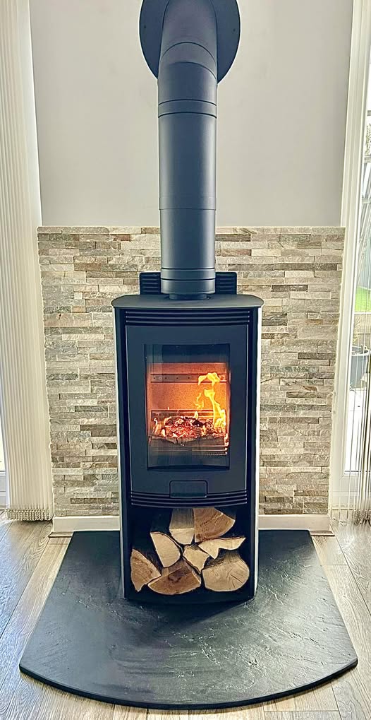 Di Lusso R4 Euro with External Flue and Italian Slate Hearth view 2