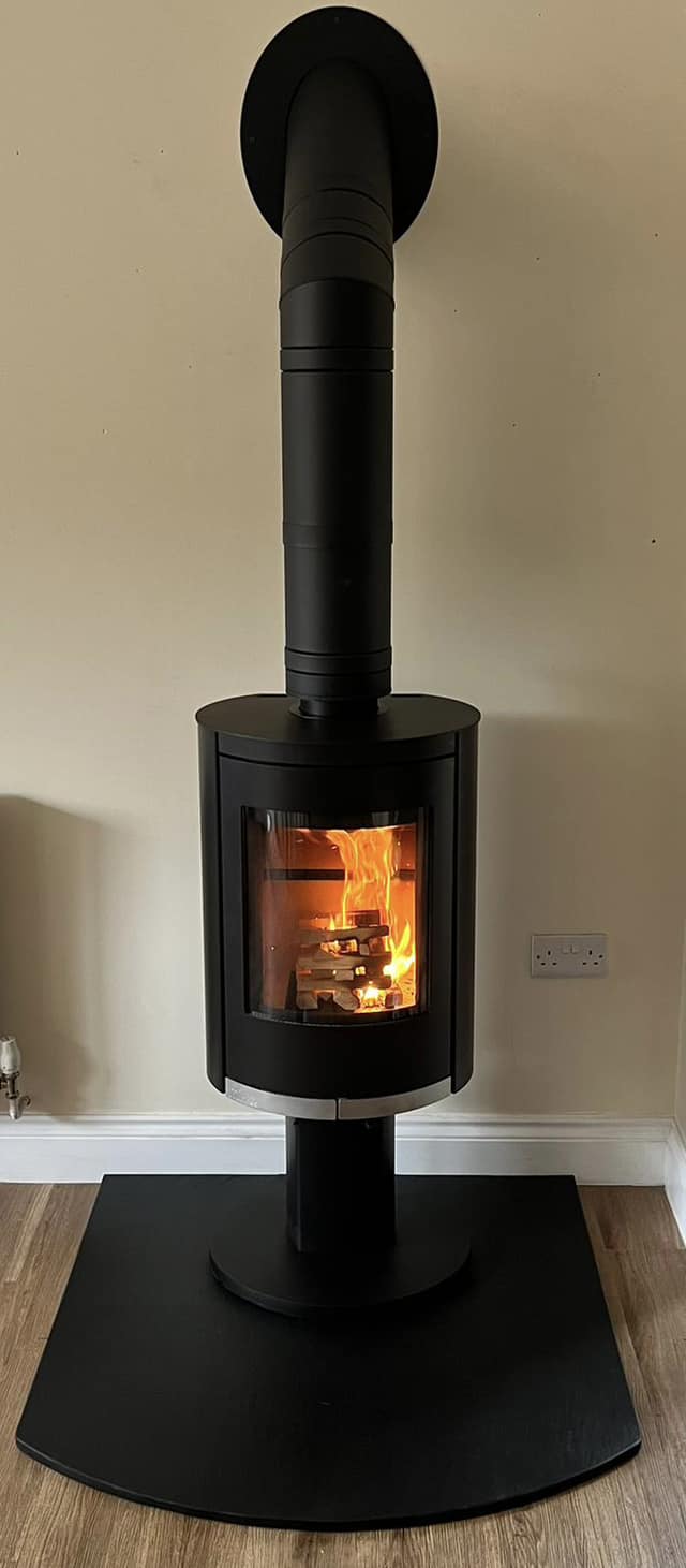 Ovale Pedestal Stove with Rigid Insulated Flue in Cramlington