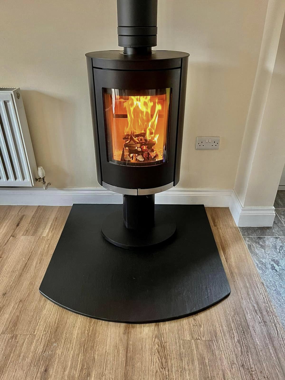 Ovale Pedestal Stove with Rigid Insulated Flue in Cramlington