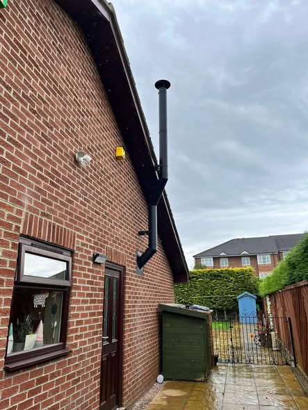 Ovale Pedestal Stove with Rigid Insulated Flue in Cramlington