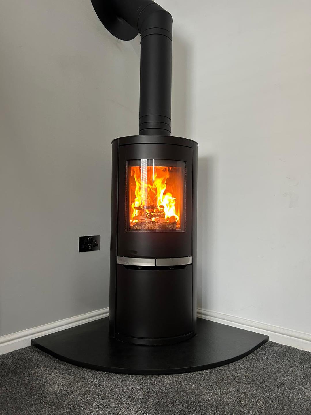 MI Fires Ovale Wood Burner with Rigid Flue System