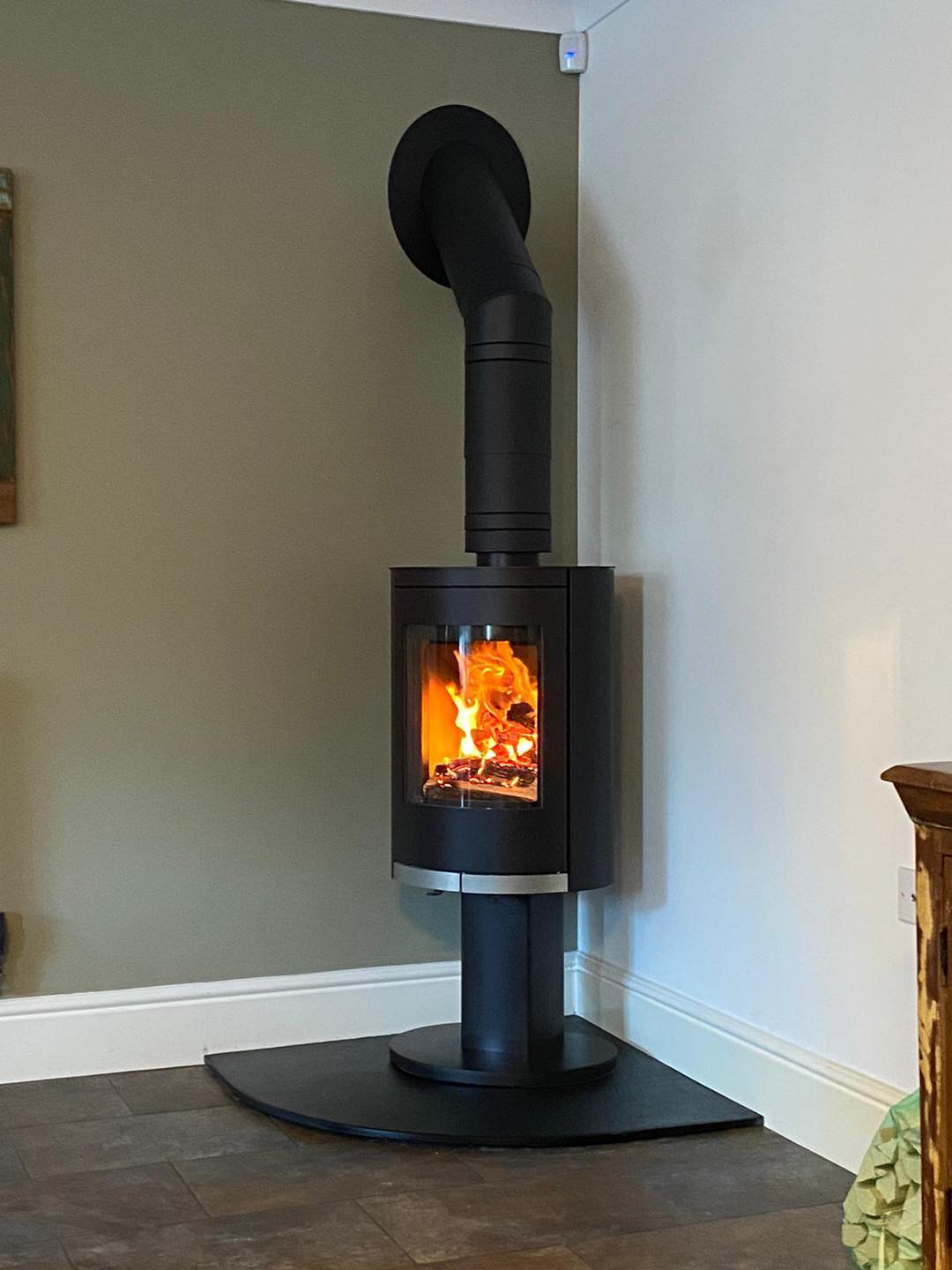 Ovale Pedestal Stove Installation in Blyth
