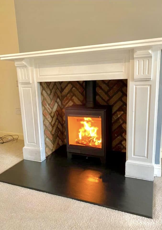 Allure 5 Stove with Herringbone Brick Chamber Panels