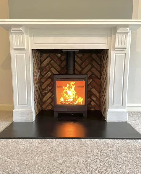 Allure 5 Stove with Herringbone Brick Chamber Panels