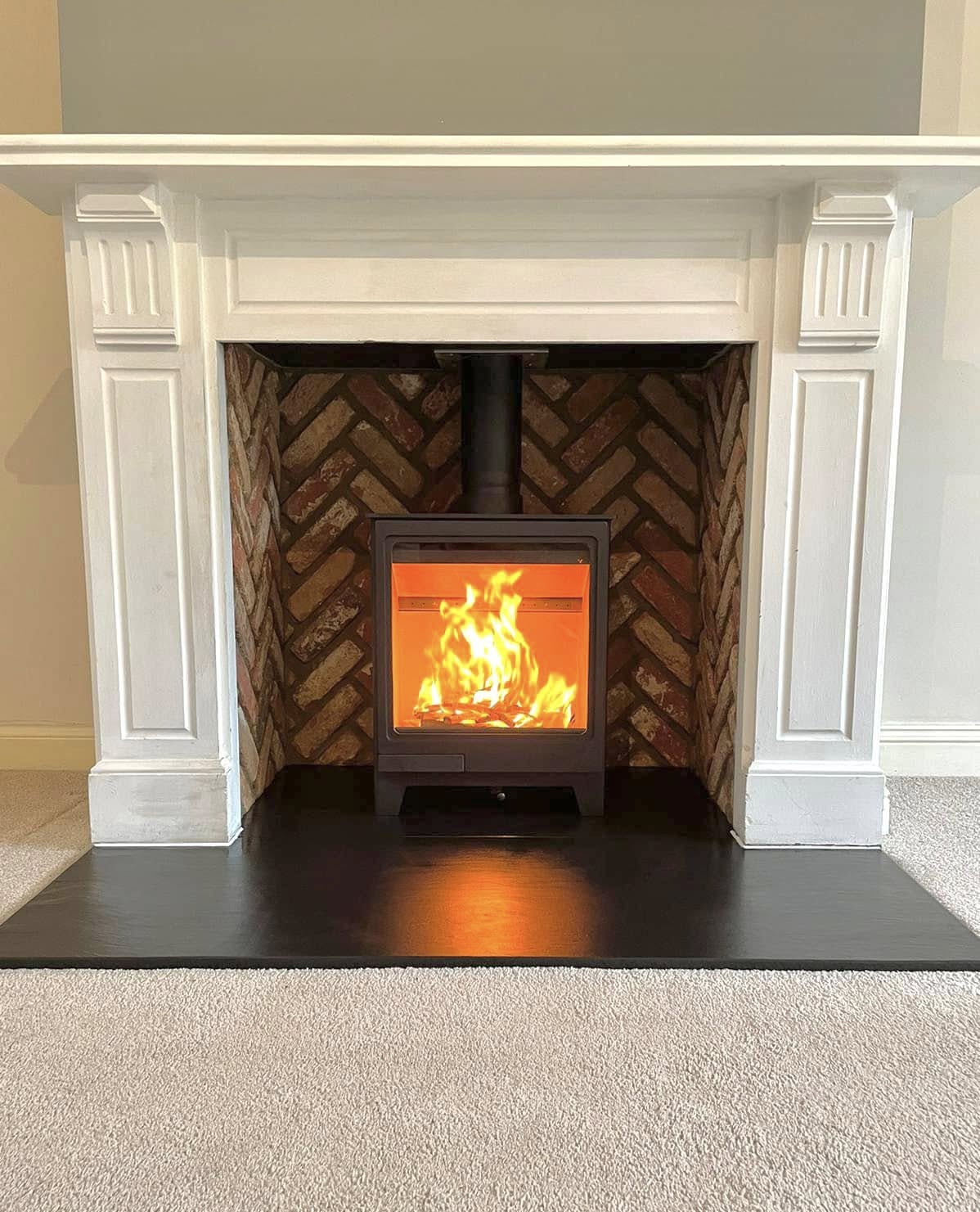 Allure 5 Stove with Herringbone Brick Chamber Panels