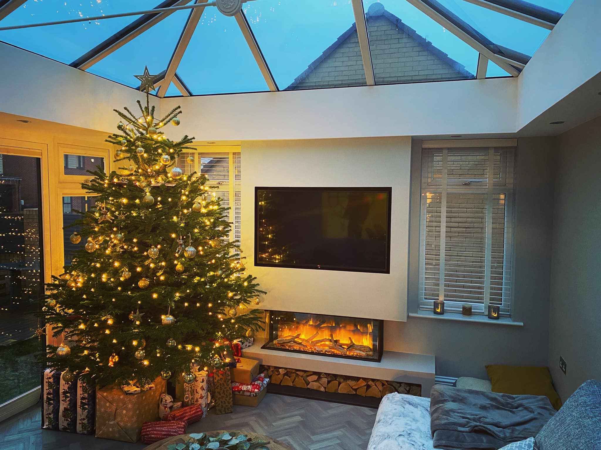 Solus 1500 Electric Fire Media Wall in Morpeth