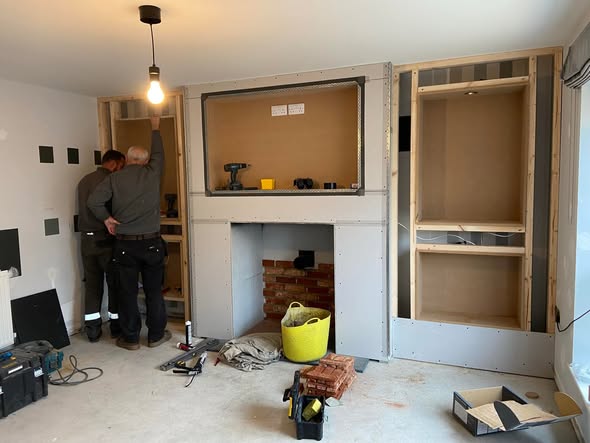 Ashington Feature Fireplace with Tinderbox Stove and Inset TV