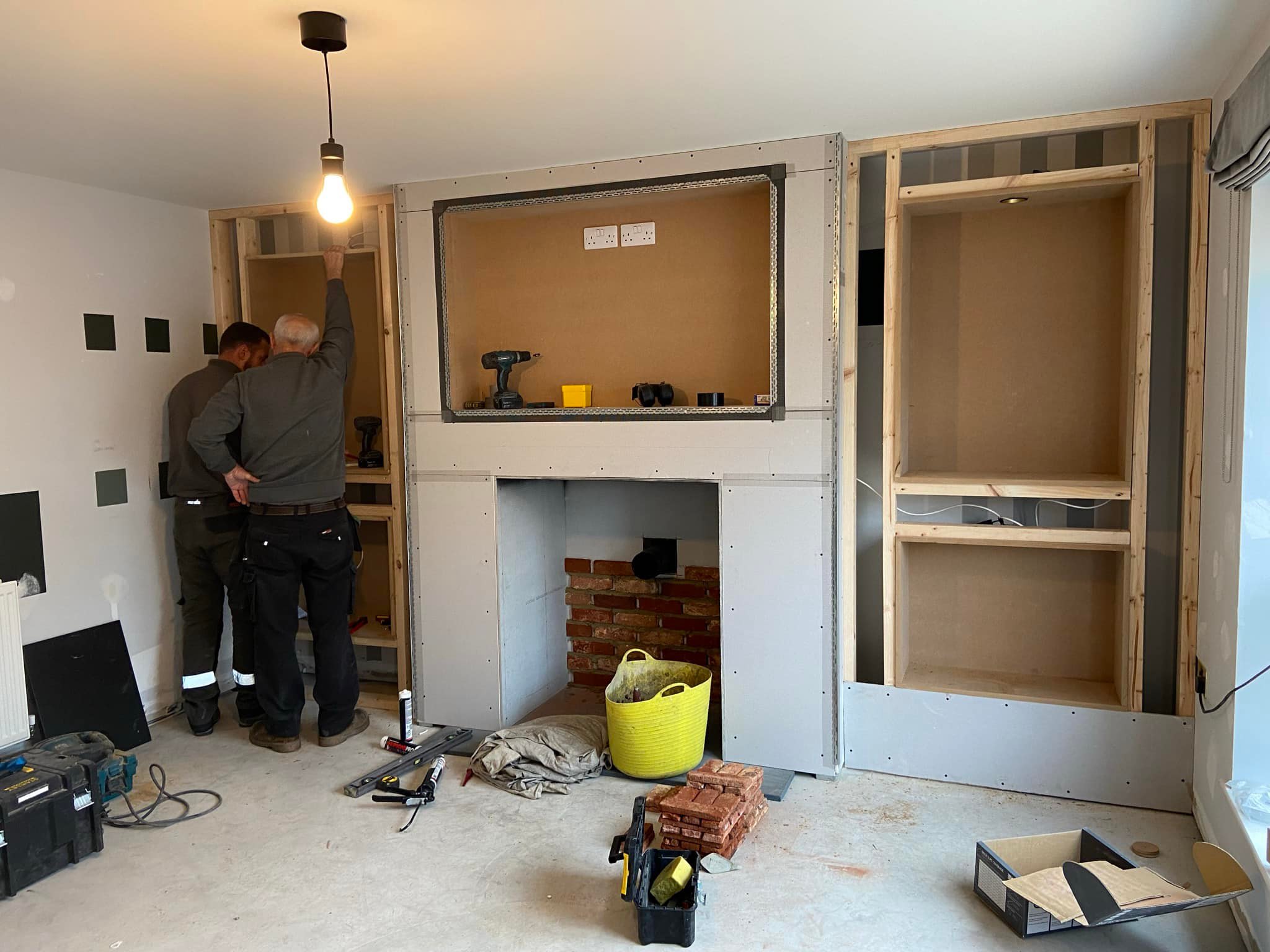 Ashington Feature Fireplace with Tinderbox Stove and Inset TV