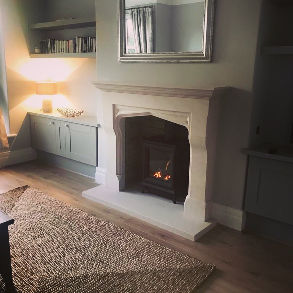 Sheraton 5 Gas Stove with Beaufort Limestone Surround
