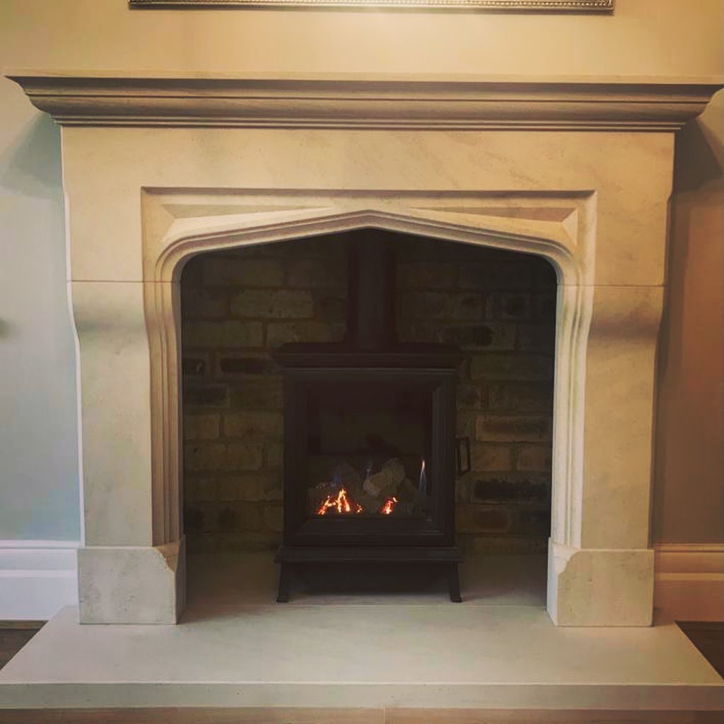 Sheraton 5 Gas Stove with Beaufort Limestone Surround