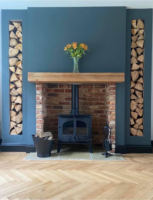 Hunter Herald 5 Fireplace with Built-In Log Stores