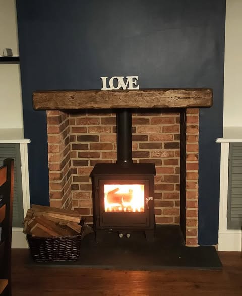 Blithfield 5 Stove in Large Stone Inglenook