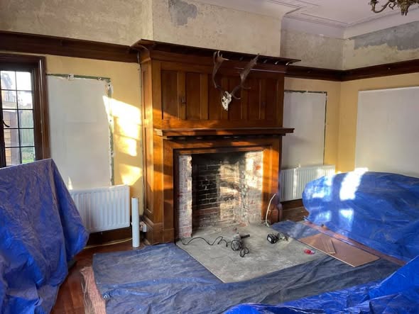 Parkray Aspect 5 Stove with Full-Height Tiled Wall in Amble