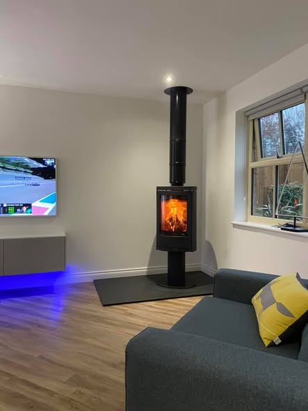 Jydepejsen Cosmo Pedestal Stove in Swarland