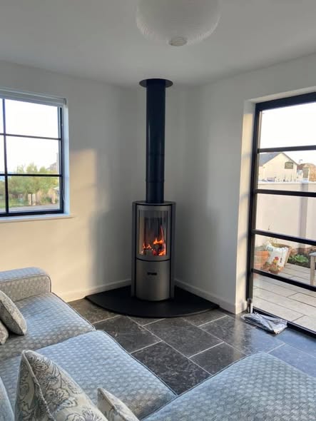 Stuv 30 Compact Stove with Curved Italian Slate Hearth