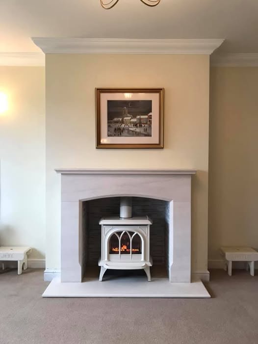 Huntingdon 30 Gas Stove with Limestone Surround